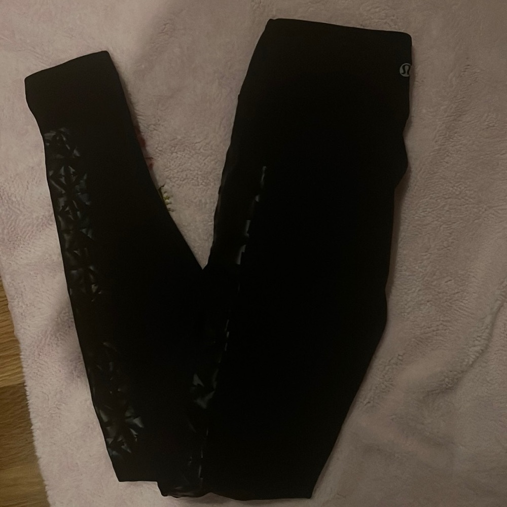 Lululemon Black leggings with Embossed stripe